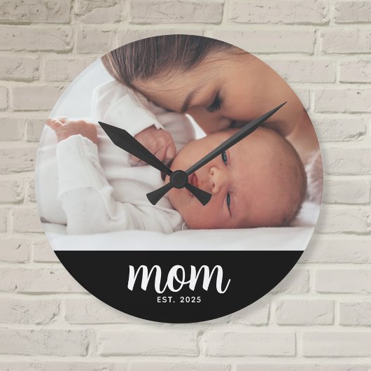 Mom Established Modern White Script Photo Runde Wanduhr