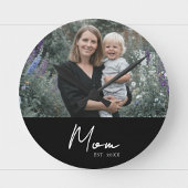 Mom Established Modern White Script Photo Runde Wanduhr