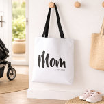 Mom Established New Mom Gift Tote Bag Tasche<br><div class="desc">Mom Established New Mom Gift - Minimal Elegant Black Script Mom Tote Bag - Add your custom "Est" established year date when your first child was born. Add additional years for each child.</div>