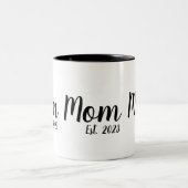 Mom Established New Mom Gift Zweifarbige Tasse (Mittel)