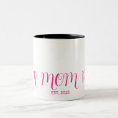 Mom Established Pink Script New Mom Gift  Zweifarbige Tasse (Mittel)