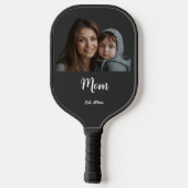 Mom Established Year Black Modern Script Pickleball Schläger (Rückseite)
