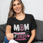 Mom Loading 2025 – Cute Pregnancy Announcement T-Shirt