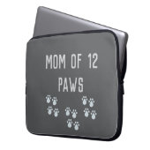 Mom of 12 paws laptopschutzhülle (Vorderseite Links)