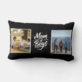 Mom of Boys Brush Script Double Photo Black Lendenkissen (Rückseite)