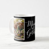 Mom of Girls Elegant Modern Script 2 Photo Black Kaffeetasse (Vorderseite Links)