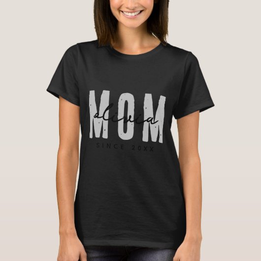 Mom Since 20xx Modern Simple Preppy T-Shirt (Vorderseite)
