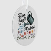 Mom Taught Me Kindness Ornament (Vorderseite)