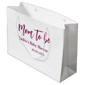 Mom to be baby shower name date pink simple minima große geschenktüte (Rückseite Schrägansicht)