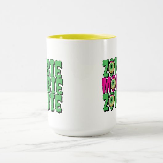 MOMbie Zombie Ghoulishly Fun Funny Halloween Tasse (Zentrum)
