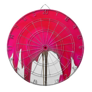 Moment erobert: Eine Rote Rose Petal Elegance Dartscheibe