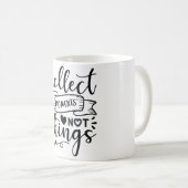 Momente sammeln, nicht Dinge Tasse (VorderseiteRechts)