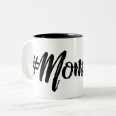 #MomLife, moderner und modischer Hashtag Entwurf Zweifarbige Tasse (Vorderseite Links)