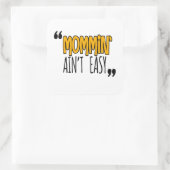 Mommin' Ain nicht leicht Quadratischer Aufkleber (Tasche)