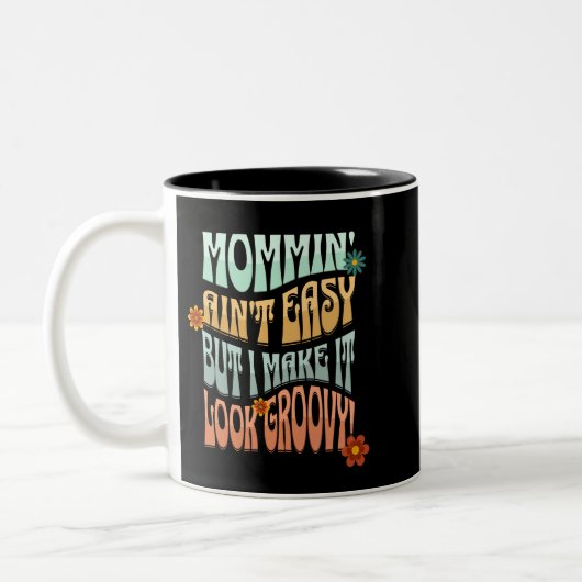 Momming Aint Easy Groovy Mama Retro Zweifarbige Tasse (Links)