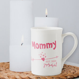 Mommy Est 20xx - Herz und Pfeile in zwei Ton Rosa Porzellantasse