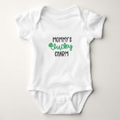 Mommy Lucky Charm Bodysuit Baby Strampler (Vorderseite)