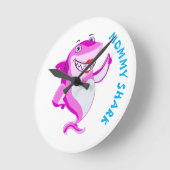 Mommy Shark Runde Wanduhr (Winkel)
