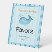 Mommy To Be Cute Whale Baby Shower Favors Sockelschild (Vorderseite)