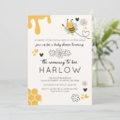 Mommy to Bee Bumble Bee Baby Shower Einladung (Stehend Vorderseite)