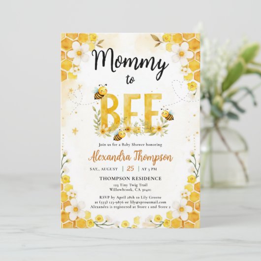 Mommy to Bee Cute Whimsical Floral Baby Shower Einladung (Stehend Vorderseite)
