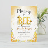 Mommy to Bee Whimsical Floral Cute Baby Shower Einladung (Stehend Vorderseite)