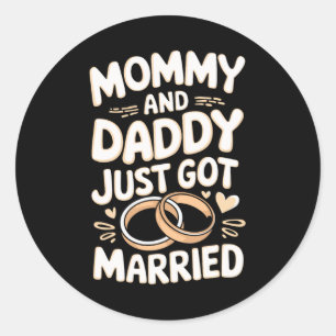 Mommy und Daddy Got gerade Verheiratet Runder Aufkleber
