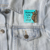 Mommy wird von einer kleinen Kub Baby Dusche Button (Beispiel)