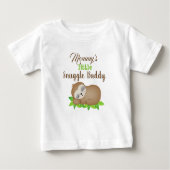 Mommy's Little Snuggle Buddy Sloth Baby T-shirt (Vorderseite)