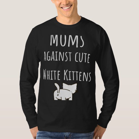 Moms against cute white kittens Softball slogan T-Shirt (Vorderseite)