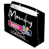 MOMY 2023 Ladung I - zur Mama befördert Große Geschenktüte (Rückseite Schrägansicht)