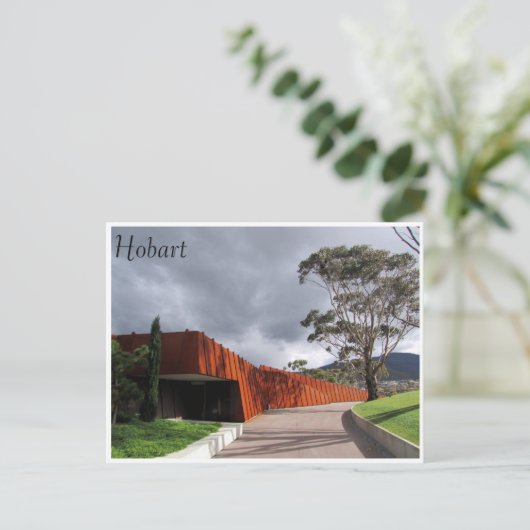 Mona Hobart Postkarte (Stehend Vorderseite)