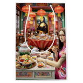 Mona isst im Restaurant China Chinen Mittlere Geschenktüte (Vorderseite)