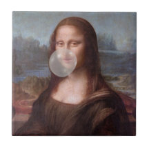 Mona Lisa bläst graues Kaugummi