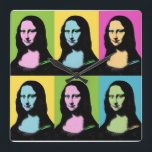 Mona Lisa - Pop Art Style  Quadratische Wanduhr<br><div class="desc">Mona Lisa ist stilisiert in Pop Art und ihr berühmtes Lächeln ist auch eingefärbt. Für Pop Kunstliebhaber. Was die Malerei Leonardo Da Vinci angeht,  so ist dies die Art Revisited !</div>