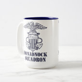 Monadnock Geschwader-Tasse Zweifarbige Tasse (Vorderseite Links)