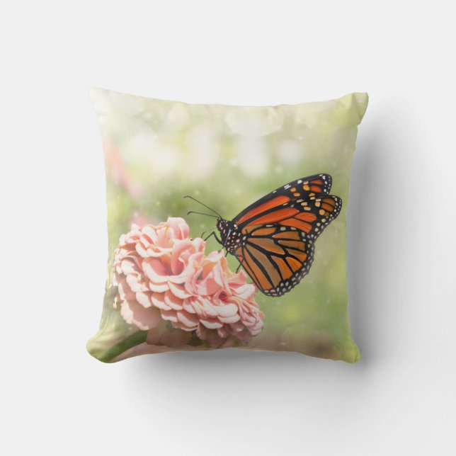 Monarch auf Zinnia Kissen (Vorderseite)