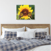 Monarch Butterblüten auf Sonnenblumen Leinwanddruck (Insitu (Schlafzimmer))