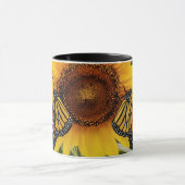 Monarch Butterfies auf Sonnenblume Tasse (Zentrum)
