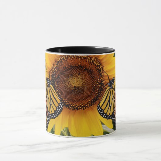 Monarch Butterfies auf Sonnenblume Tasse (Zentrum)