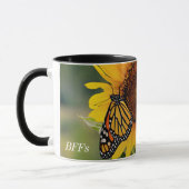 Monarch Butterfies auf Sonnenblume Tasse (Links)