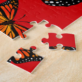 Monarch Butterfliegen auf Rot Puzzle (Seite)