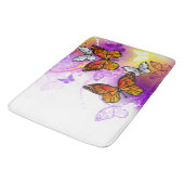 Monarch Butterflies on Purple Background Badematte (Schrägansicht)