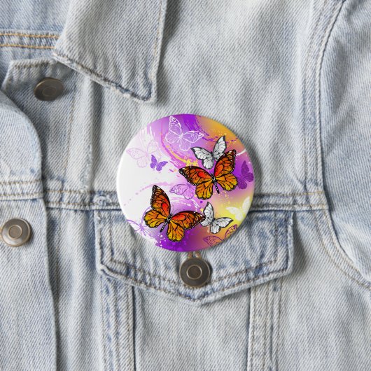 Monarch Butterflies on Purple Background Button (Beispiel)