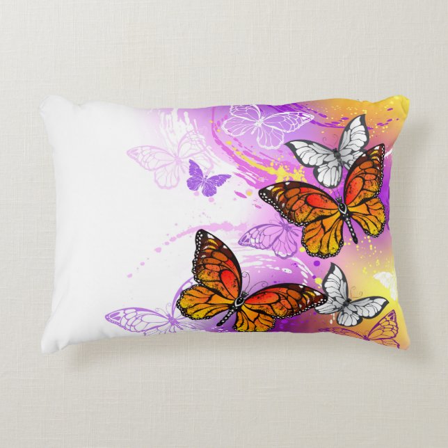 Monarch Butterflies on Purple Background Dekokissen (Vorderseite)