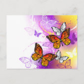 Monarch Butterflies on Purple Background Einladungspostkarte (Vorderseite)