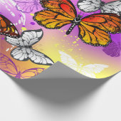 Monarch Butterflies on Purple Background Geschenkpapier (Ecke)