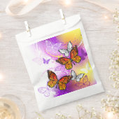 Monarch Butterflies on Purple Background Geschenktütchen (Ausgeschnitten)