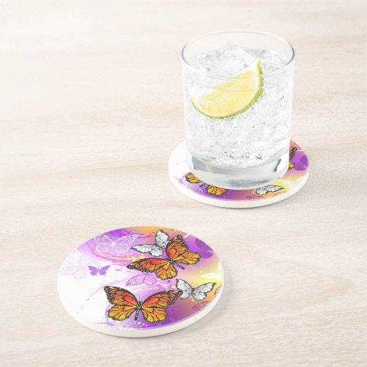 Monarch Butterflies on Purple Background Getränkeuntersetzer (Seite)