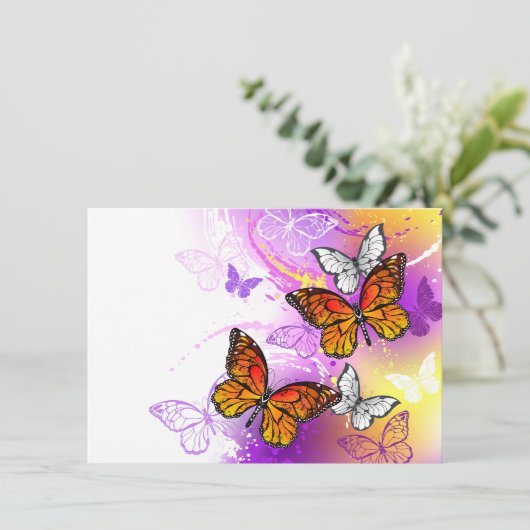 Monarch Butterflies on Purple Background Karte (Stehend Vorderseite)